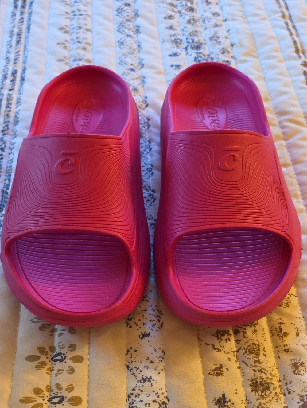 Kids Open-Toe Slide Sandals in Bright Pink